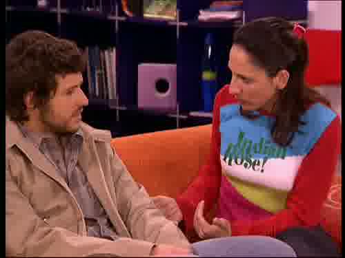 -Te necesito como amigo
para darle celos a Emilio.
