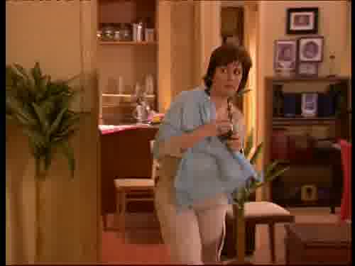 -Si tengo que aguantar a esa señora
de familia me voy de casa.