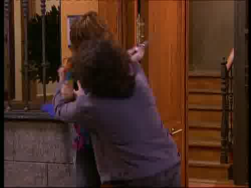 -Le ha sacado una navaja.
-Lo mismo viene de Albacete.