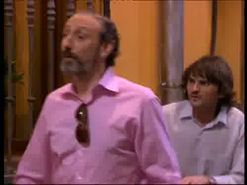 -Me está atracando.
-Que te calles.