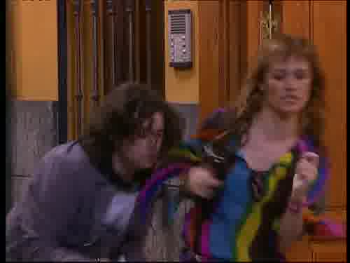 -Y el reloj.
-Por supuesto.