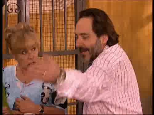 -Juan, a mí el negro me sienta mal.