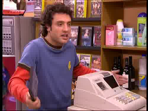 -¿Y qué plan tenéis, adónde vais?
-¿Eh? Me ha invitado al fútbol.