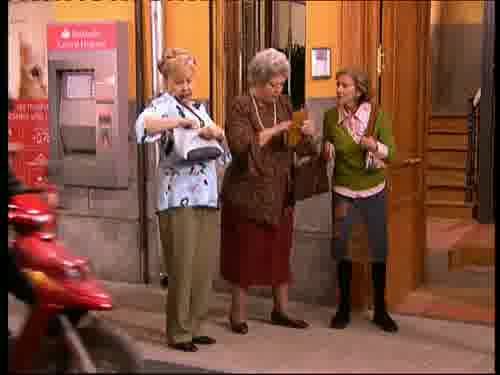 ¡Cuidado! ¡Vaya golpe!
-¡Vicenta! Te han dado un tirón.
