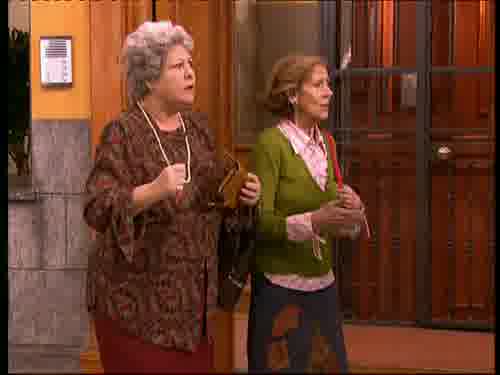 -Nada. Que no se entera.
-Corre, que les vas a coger...