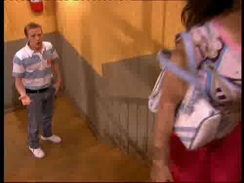 -Si no, tendré que limpiar desnudo
los cristales del video club.