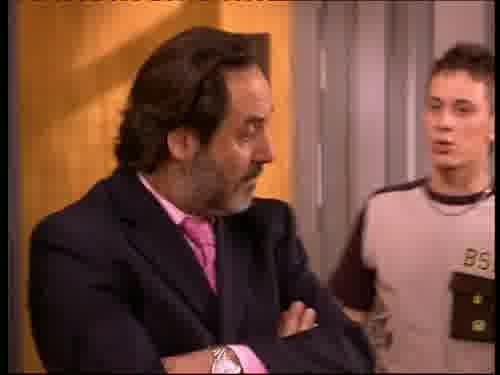 (Se oye un teléfono)
Voy a buscarla.