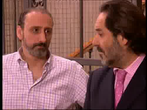 -Juan, al teléfono.
-Siempre me salpica todo.