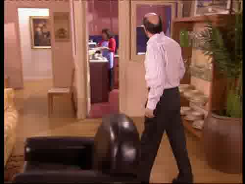 que la metan en el armario, o tras
un cuadro, como en las mansiones.