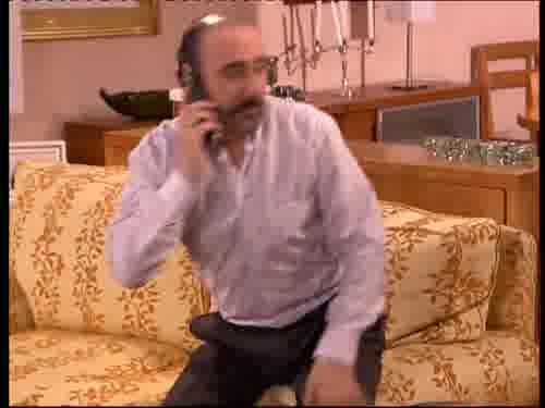 -Abre tú.
-Te estoy hablando.