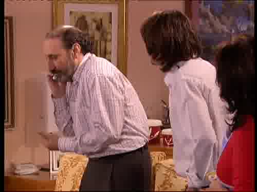 ...con el portero para comprobar
que sigue vivo.