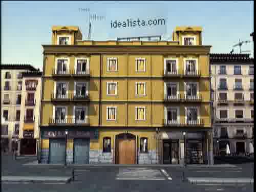 -Debemos ver lo de la playa; los
apartamentos de un dormitorio...
