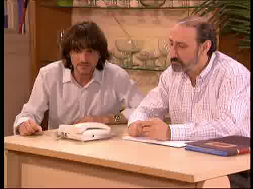 -Si no hablo con él no hay trato.
-Un momento.
