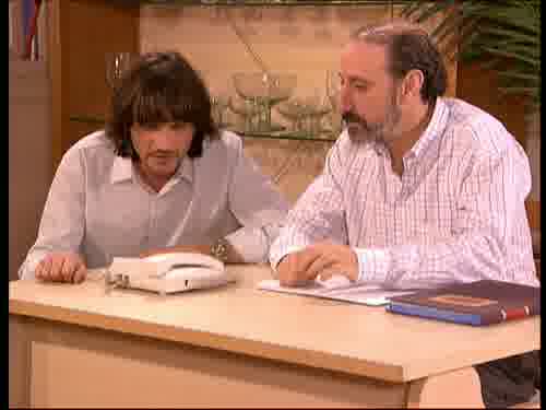 -Sí. Papá, ¿tienes algún seguro
de vida o algo?
