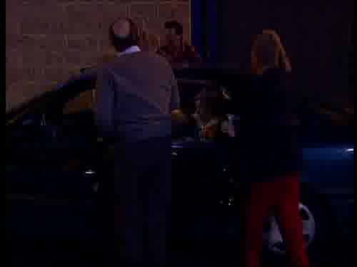 -Llévalos en las piernas.
-¡Aquí no quepo!