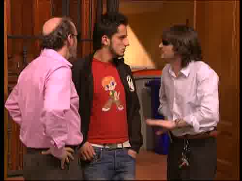 -No queremos chusma en el barrio.
-¿Me estás llamando delincuente?