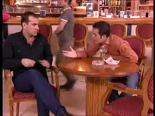 -Te voy a matar.
-Compro yo el vino.