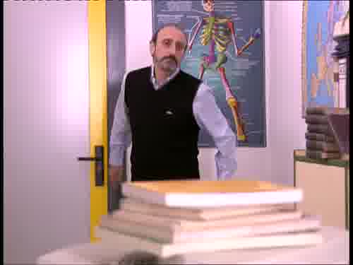 Juan... Siéntate. Me acabo
de enterar de lo de tu pelea.