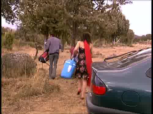-Venirte al campo con tacones
manda huevos. Mira, mira...