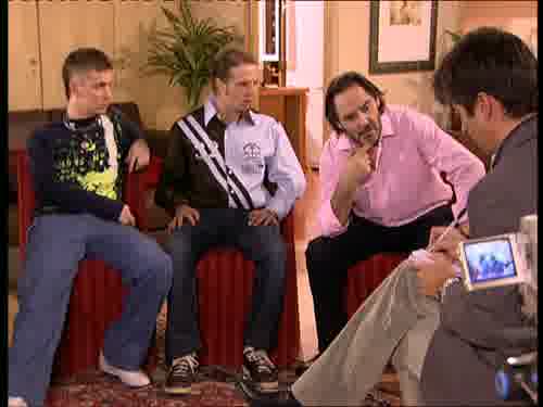 -Y me hace caso a mí.
