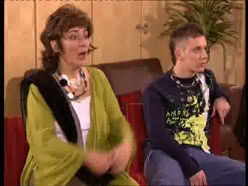 ¡Ven aquí!
-Andrés, suéltale; o sea, suéltala,