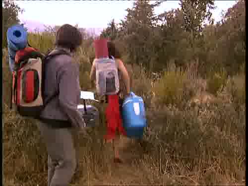 No es por ahí, te vas a perder.
-¡Ya estamos perdidos! ¡Imbécil!
