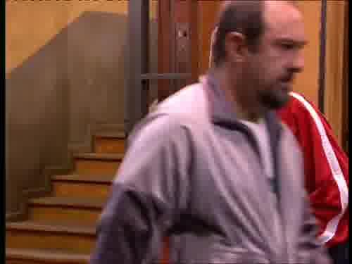 -Tráete guantes, hace menos daño.
-Guantes, guantes...