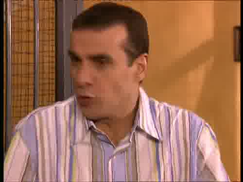 -Se acaba de casar. ¿Sabes cuánto
le ha costado asentar la cabeza?