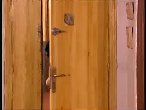 -A tiempo. Súbeme el volumen,
esto se ha quedado sin pilas.