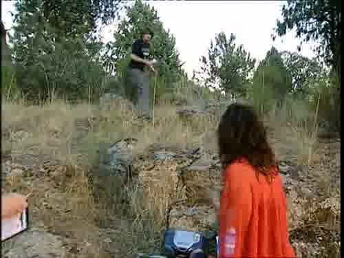 -Mírala, se queda ahí.
¡Corre ya, tira!
