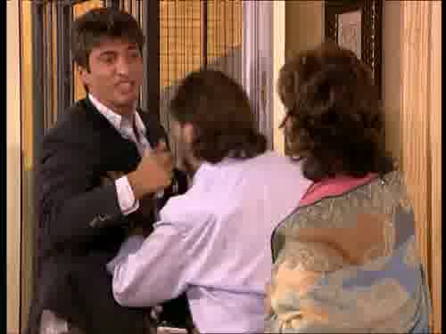 -¡Fuera!
-¡Hombre, por favor!