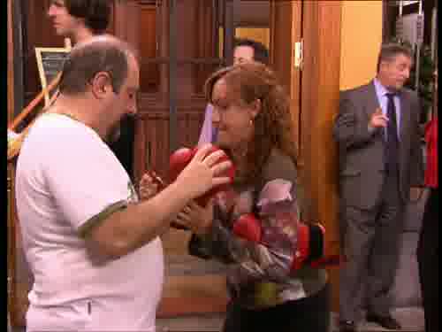 -¡Admitimos las últimas apuestas!
-Mi hermano puede ser un jefe...