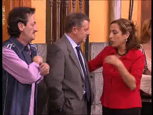 ...mucho los niños, tiene vocación.
-Date prisa con este señor...
