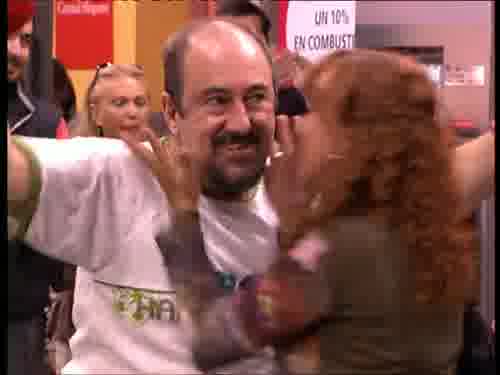 -¡Hemos ganado, queremos cobrar!
-Levanta, que te mira el director.