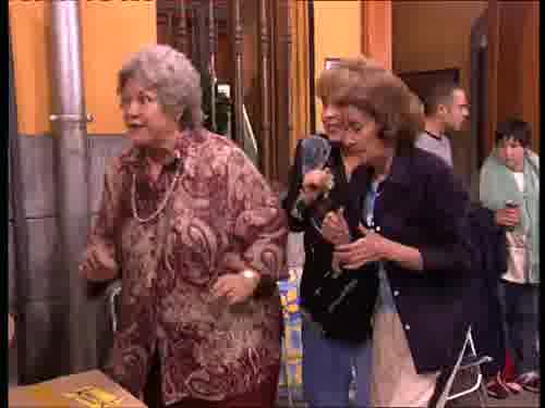-¿Quién pregunta por mí?
-Traemos un microondas,