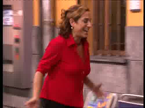 -¡Eh, no hemos terminado,
no te hagas la loca!
