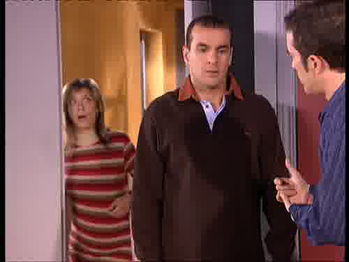 siempre se me olvida.
-Bea, no te vayas, porque Diego...
