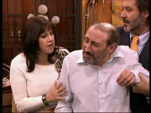Puede cundir la anarquía. Vete, y
si es grave, me mandas un mensaje.