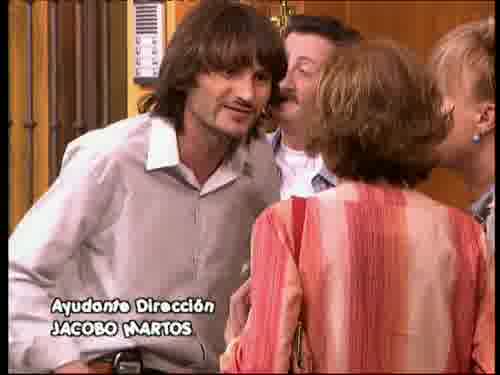-Eso mismo digo yo.
-No. Vamos a hacer un hueco.