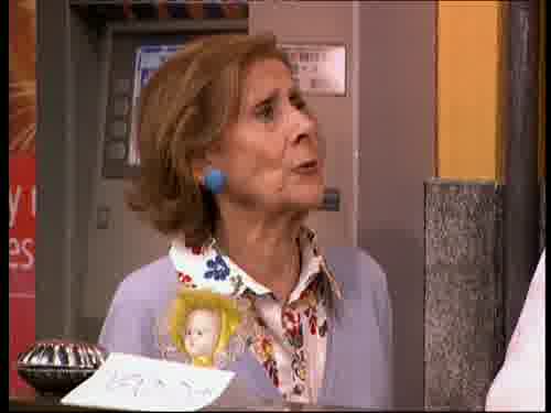 -¿Piensas que Vicenta te dará algo?
Pasa de ti. ¿Te preguntó para...