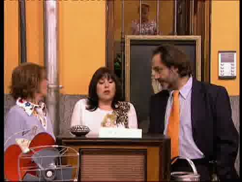 -Cuidado, moño a la vista.
-Oh.