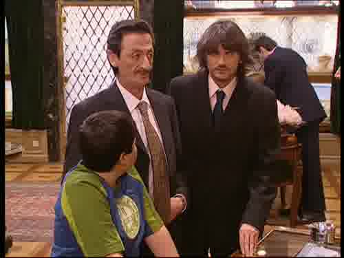 -Un momento, por favor.
-Papá, pero si éstos son bonitos.