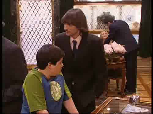 -Tranquilo, mirar es gratis.
-¿Quieren beber algo?