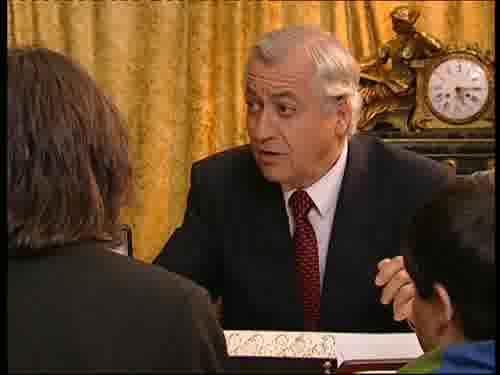 -¿Son los anillos que se pondrán?
-Sí. Ya ven qué clientes tenemos.