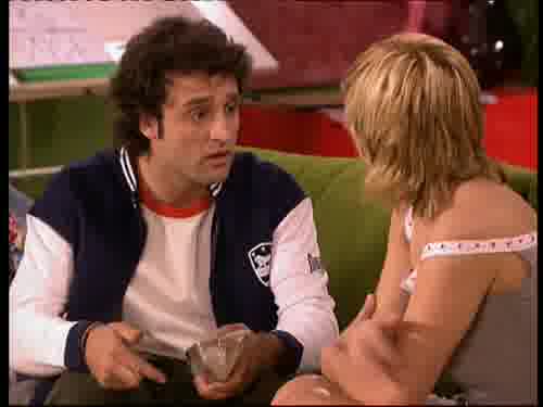 -No, nada importante,
un rocecillo tonto.