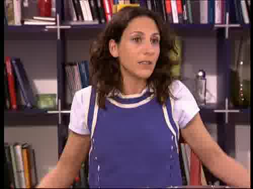 -No seas antigua, no pasa nada.
Ayudarás a una amiga...