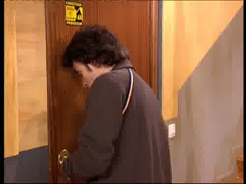 Hola, cariño.
-Hola.