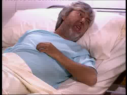 (TOSE) Esta cama la pago con mis
impuestos. Ya está aquí la fea.