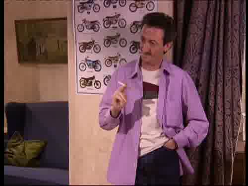 -Cotilla. Lárgate.
-¿Me quedo escondido,