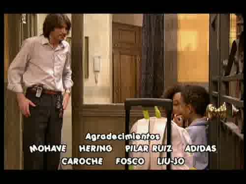 -¿Qué haces con el niño?
-Enseñándole un oficio.
